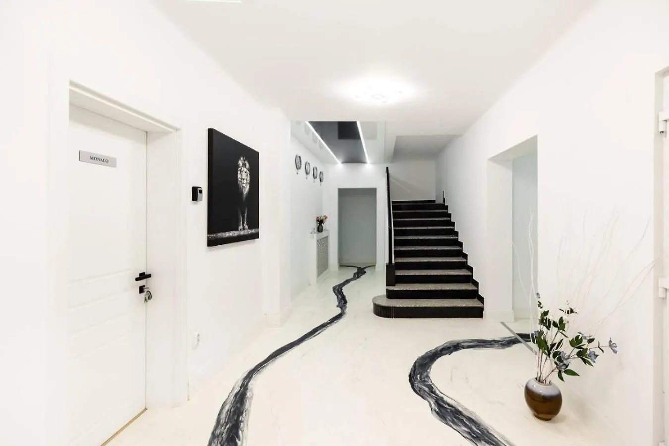Bucharest Studios Monaco Room 0*,