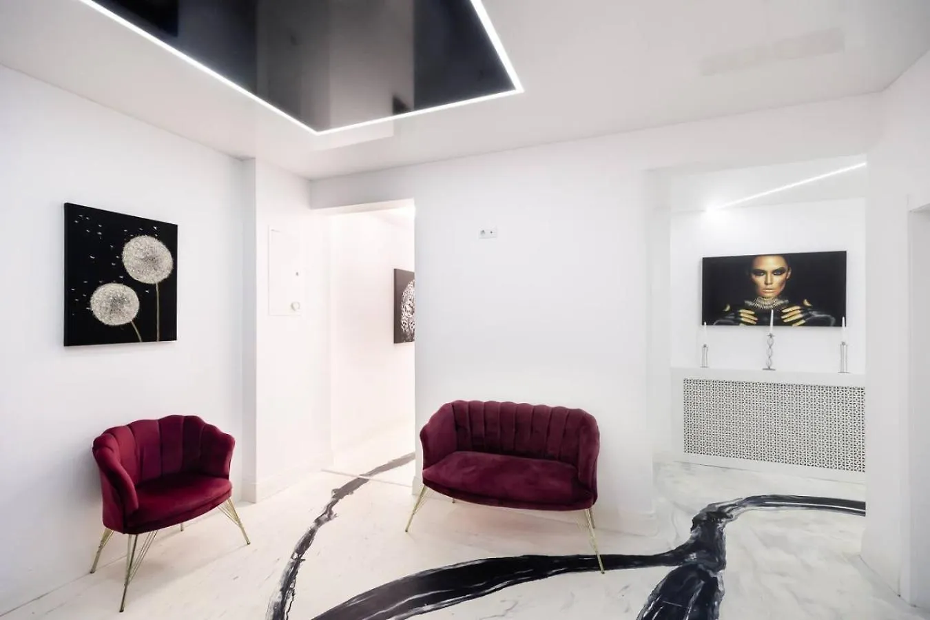 Bucharest Studios Monaco Room Roumanie