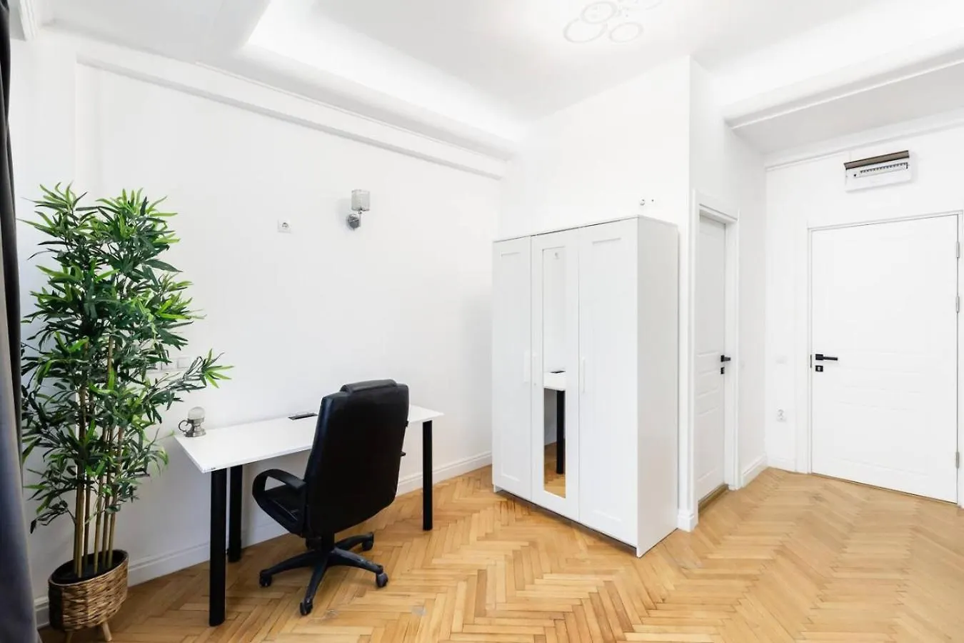 아파트 Bucharest Studios Monaco Room