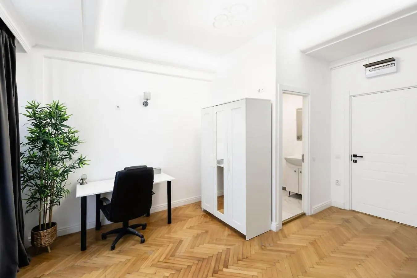 Bucharest Studios Monaco Room Roumanie